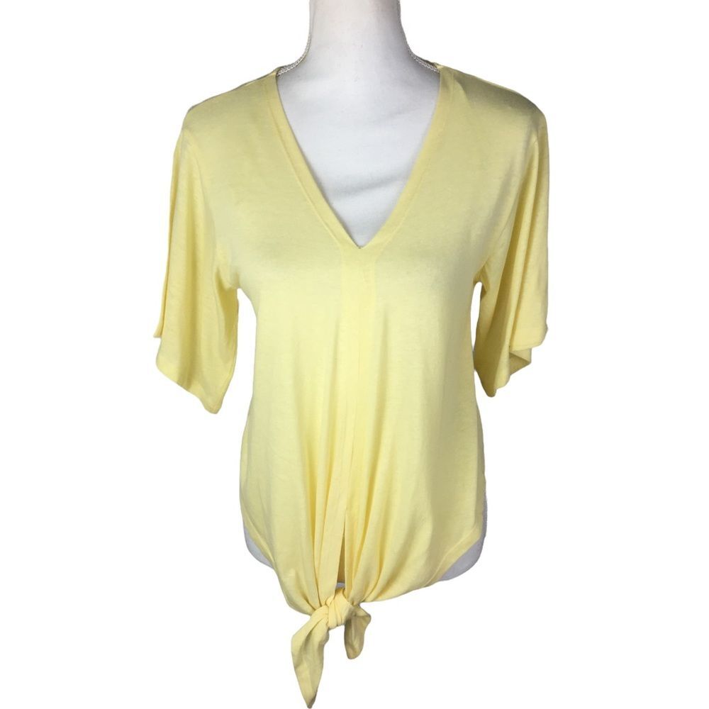 New Davi & Dani Yellow V Neck Tie Front Shirt Size Small Lightweight